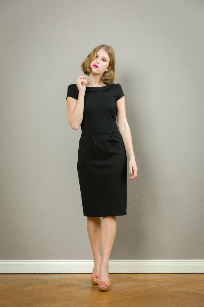 Klassisches Etuikleid mit feinem Kragen in schwarz - Zoe - Jekyll und Kleid