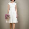 Schlichtes kurzes Brautkleid mit Rückenausschnitt und feiner floraler Spitze - Pia