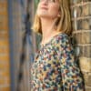 Gepunktete Bluse mit Rückenschleife - Mia – Bild 7