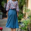 Schwingender Midirock azurblau - JOY – Bild 7