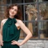 Schulterfreies Kleid mit Schleife in dunkelgrün - Naomi – Bild 6