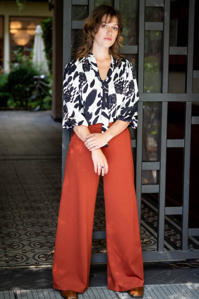 ELEGANTE SCHLUPPENBLUSE MIT WEITEN ÄRMELN – JUDY – Bild 3