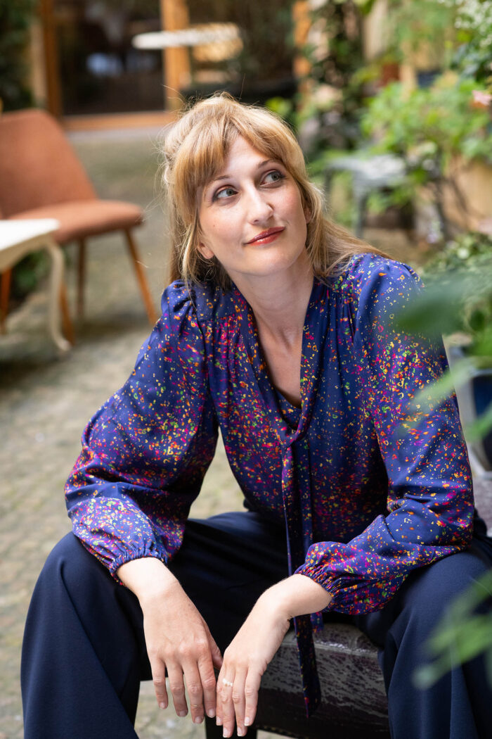 Elegante Schluppenbluse mit weiten Ärmeln - Judy – Bild 5
