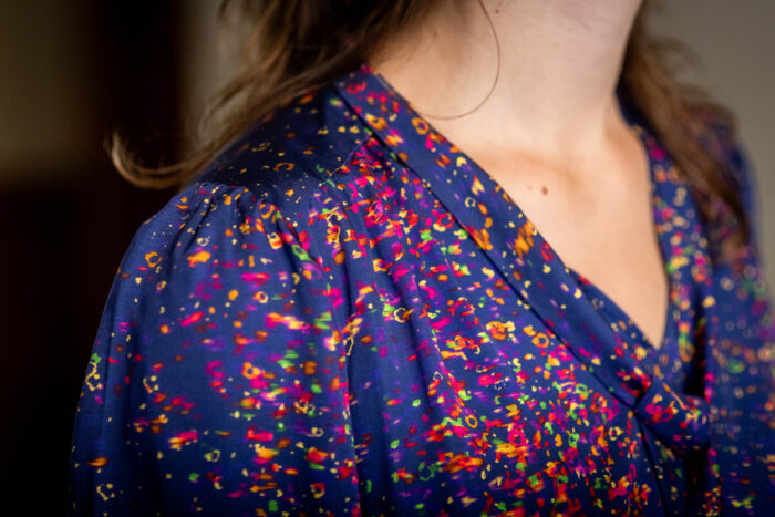 Elegante Schluppenbluse mit weiten Ärmeln - Judy – Bild 10
