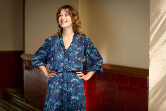 ELEGANTE SCHLUPPENBLUSE MIT WEITEN ÄRMELN – JUDY – Bild 5