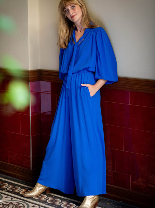 ELEGANTE SCHLUPPENBLUSE IN KOBALTBLAU – JUDY