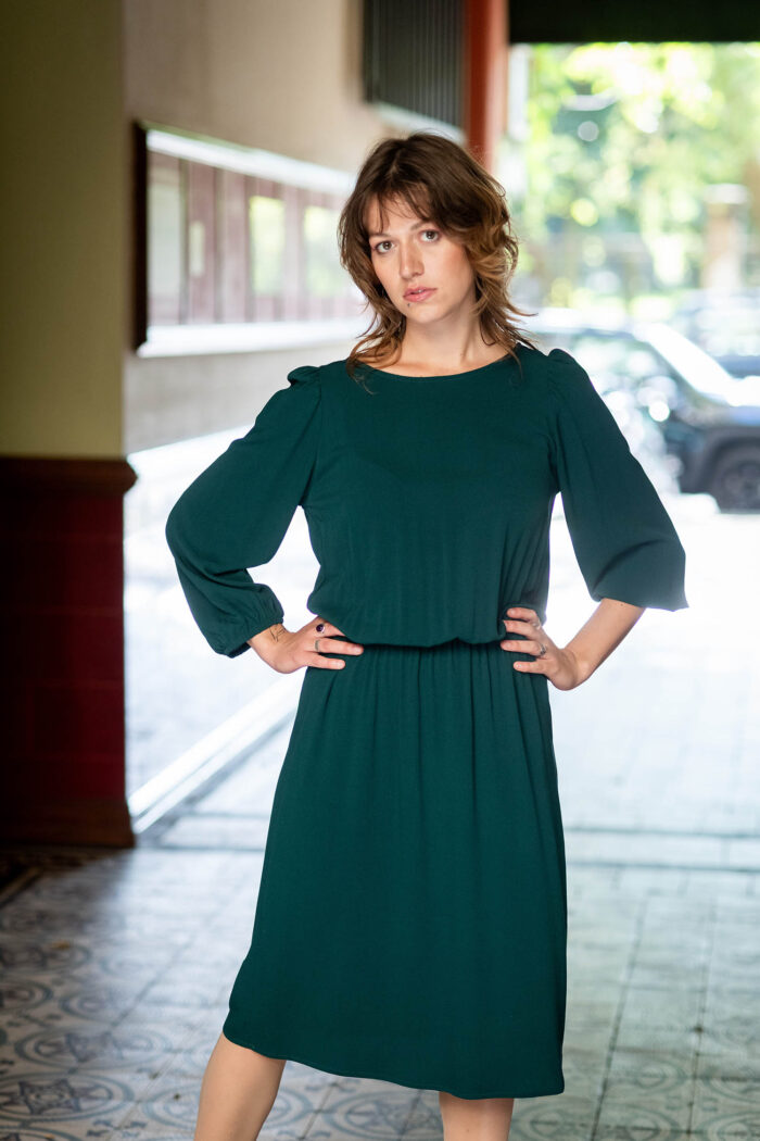 TAILLIERTES KLEID MIT WEITEN ÄRMELN – LARA – Bild 5