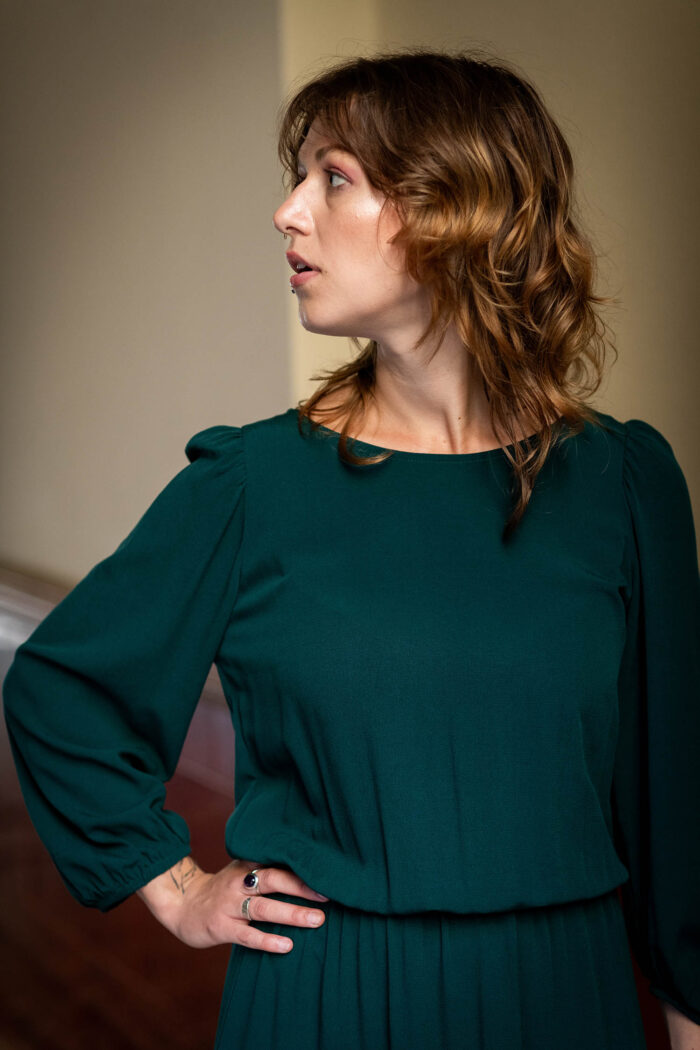 TAILLIERTES KLEID MIT WEITEN ÄRMELN – LARA – Bild 8