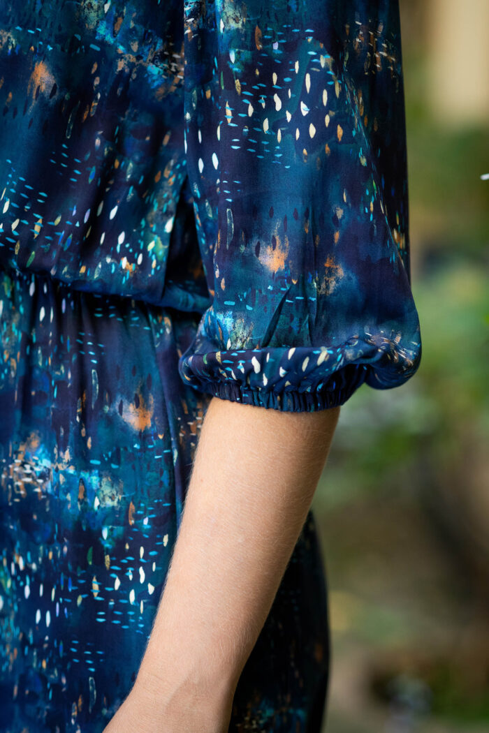 TAILLIERTES KLEID MIT WEITEN ÄRMELN – LARA – Bild 8
