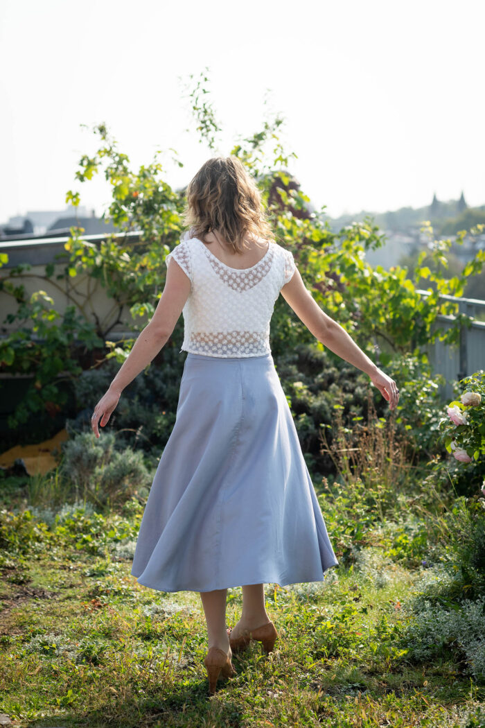 Schwingender Midirock in himmelblau - Joy – Bild 7