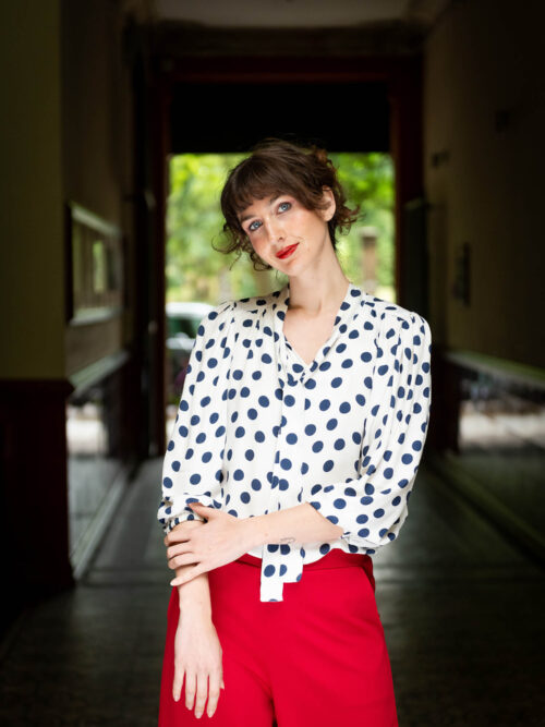 ELEGANTE SCHLUPPENBLUSE MIT WEITEN ÄRMELN – JUDY