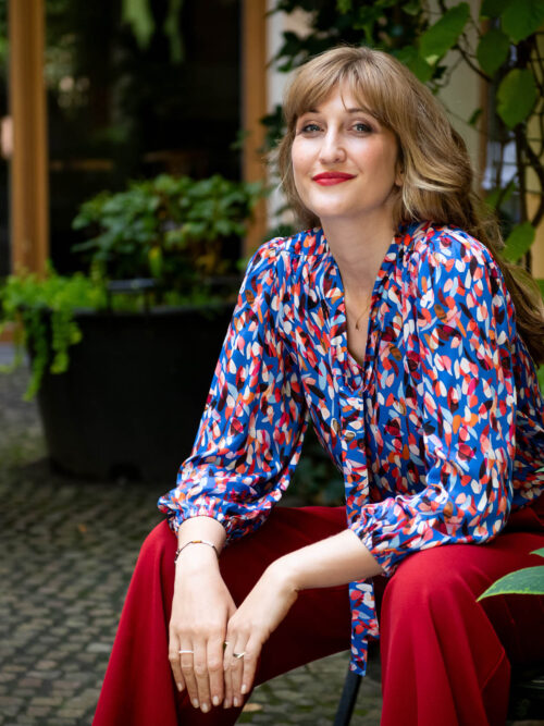 ELEGANTE SCHLUPPENBLUSE MIT WEITEN ÄRMELN – JUDY